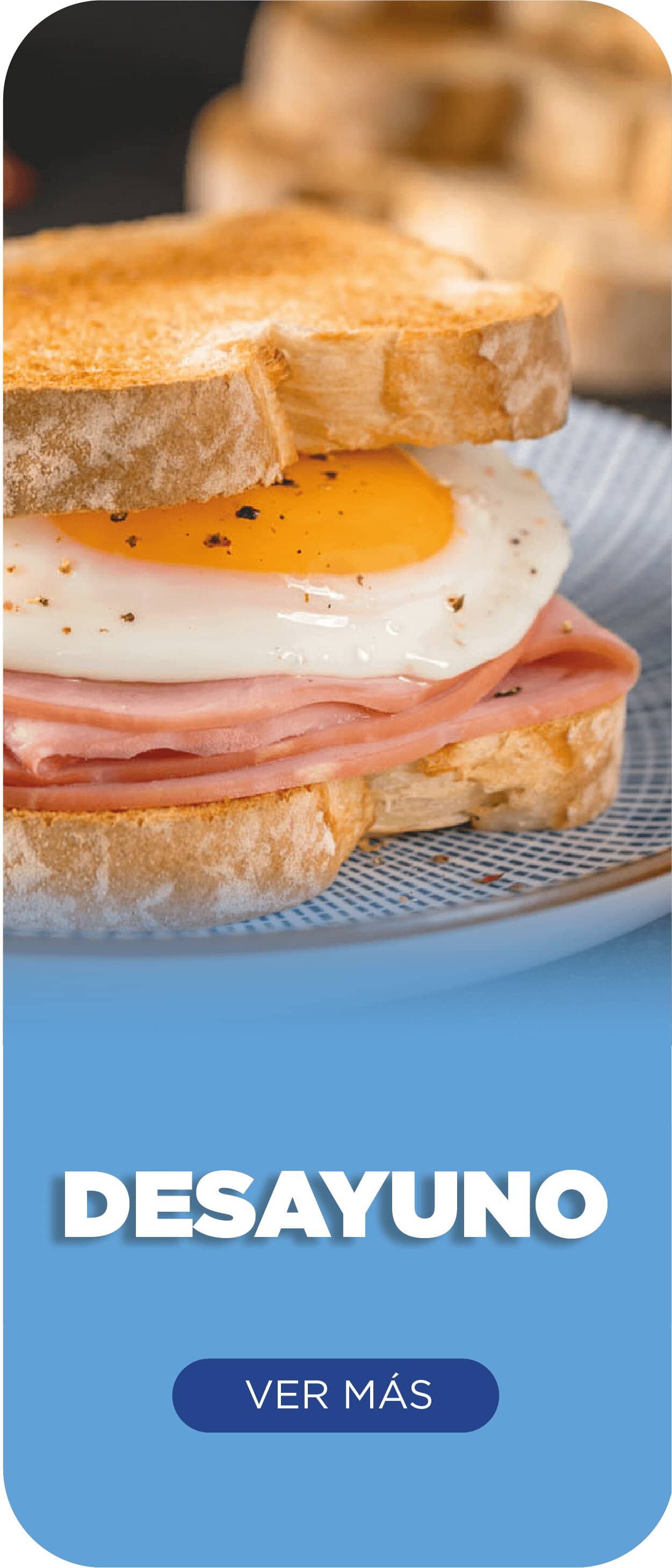 Sandwich de huevo con jamón para el desayuno